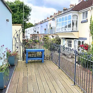 Holiday home Prime Location! Detached Clifton With Parking, Bristol
