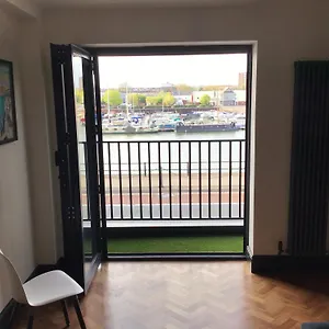 Apartment Duplex Harbourside Centre With Free Parking, Bristol